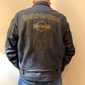 Vintage Men’s Harley-Davidson black leather biker jacket